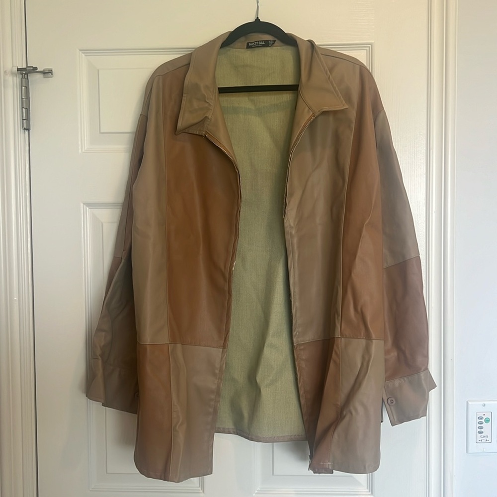 NWOT Nasty Gal Plus Size Tonal Patchwork Faux Leather Shaket in Camel (18)